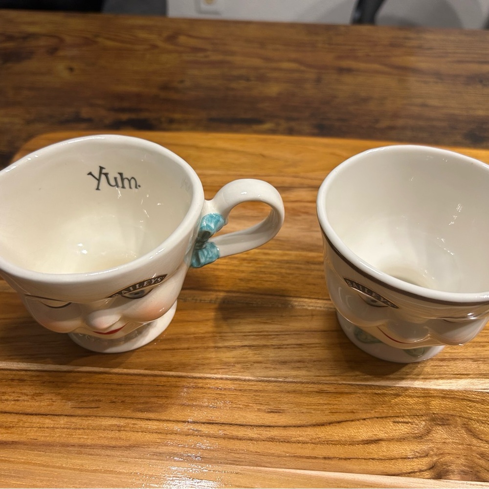 Bailey's Irish Cream Sugar and Creamer Set Limited Edition 1996 Winking Faces